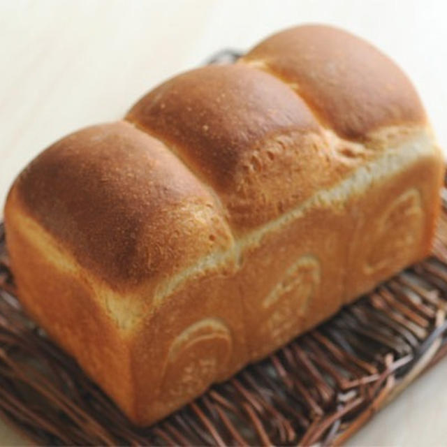 全粒粉入り食パン・トースタートレー