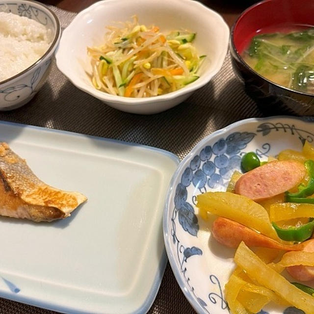 イケメンとの距離＆大根とソーセージのカレー炒め