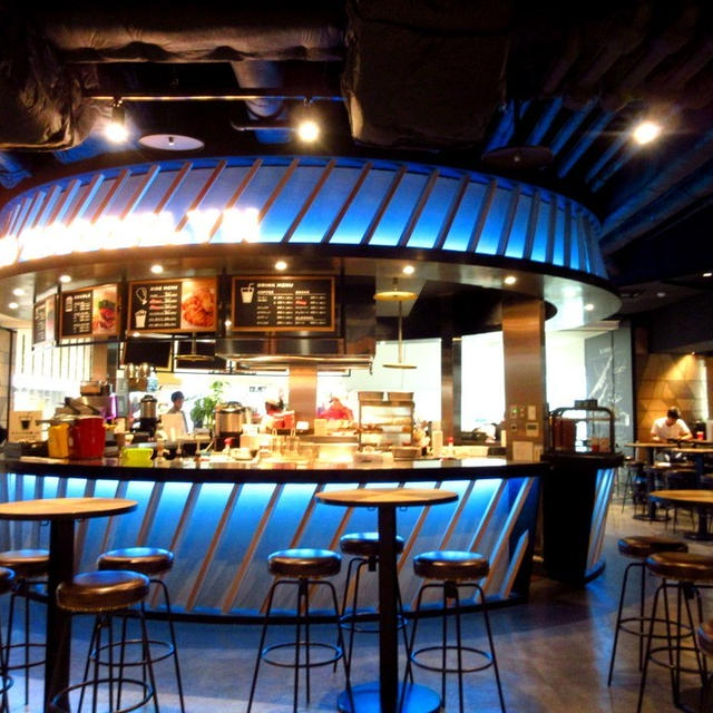 福岡空港リニューアル！おしゃれなフードコートは博多グルメの名店ぞろい！