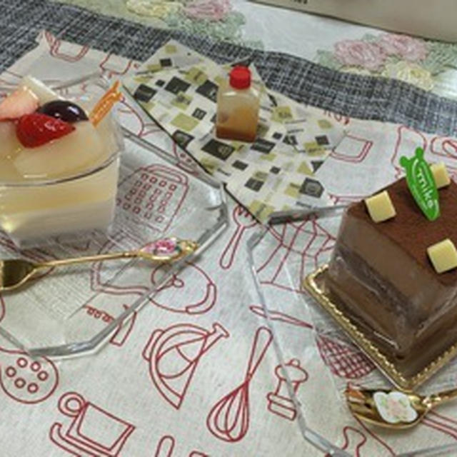 お楽しみのケーキと竹籠むすび