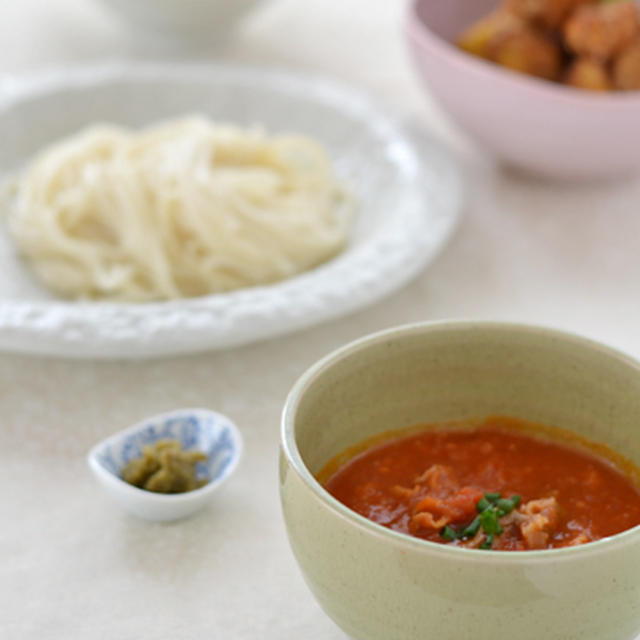 時短～豚みそトマトつけうどん。さつまいものごま甘酢がらめ。の晩ご飯。