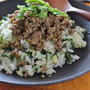 グリーンカレーそぼろのせ豆パクチーごはん