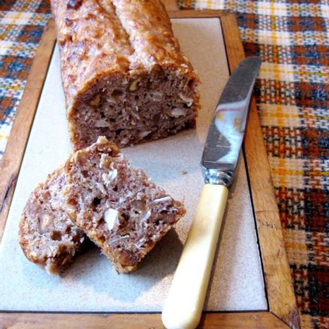 バナナと胡桃のケーキ。