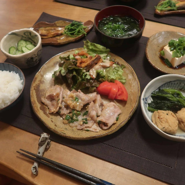 豚肉のネギ味噌炒めの晩ご飯　と　ローズマリーの花♪