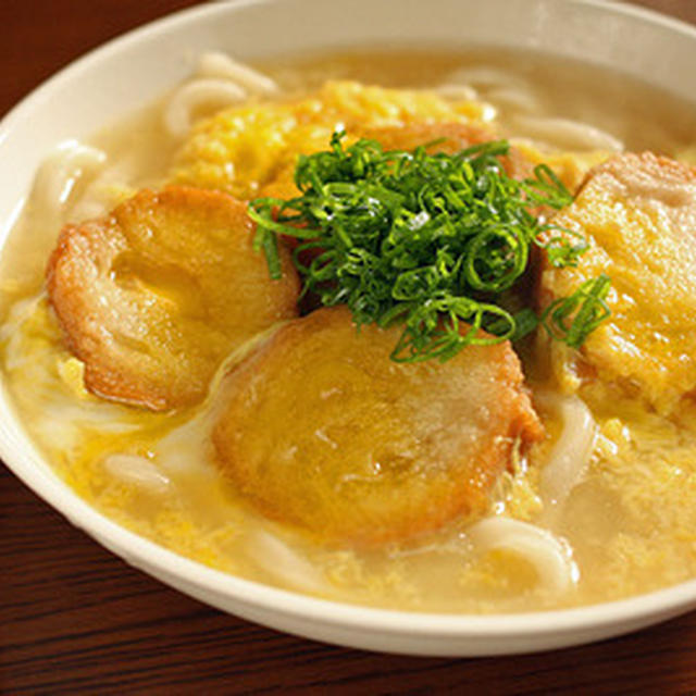 玉子でとじて「油麩うどん(仙台麩うどん)」