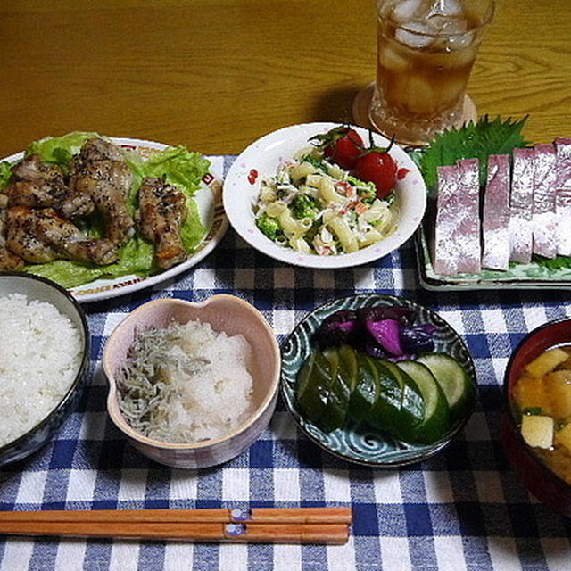 【夕食】鶏手羽元の香草焼き・はまちのお造り・マカロニサラダ…