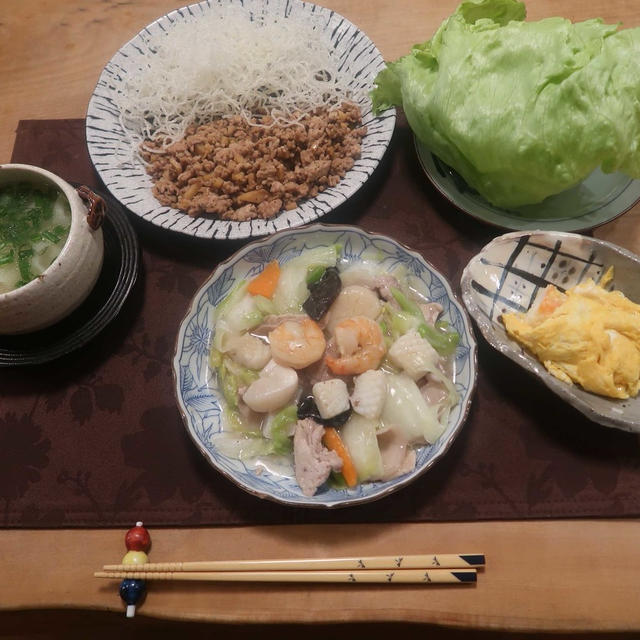 ひき肉のレタス包み・八宝菜の晩ご飯と　ギョリュウバイの花♪