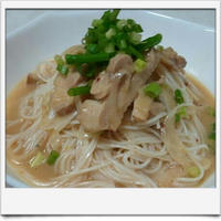 今日の旦那さんの ビールのお供は 蒸し鶏のピリ辛味噌そうめん。 ビールと召し上がれ♪