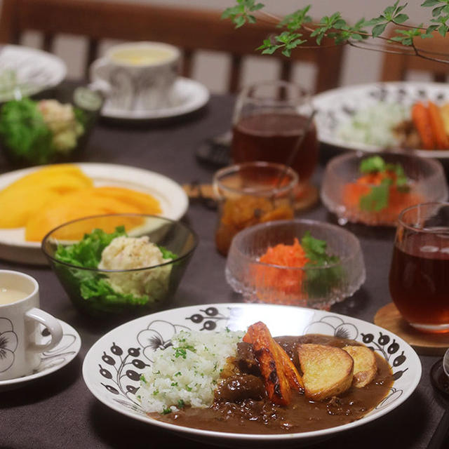 【献立】カレーライスと、キャロットラペと、マンゴーとマンゴー（幸せ）。～ひたすらに煮込んだ5月31日～