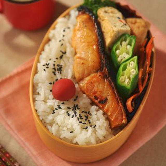 ママ弁「新巻鮭のお弁当」
