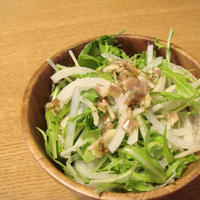 燻製風ベーコンドレッシングのサラダ