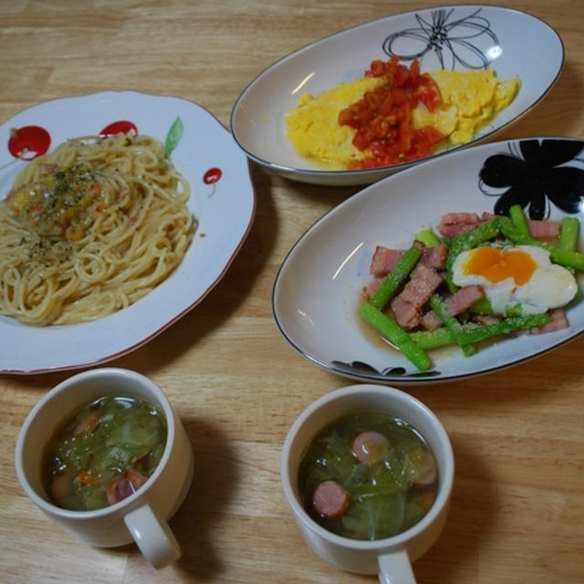昨夜はベーコンとアスパラソテー温玉乗せなど～！