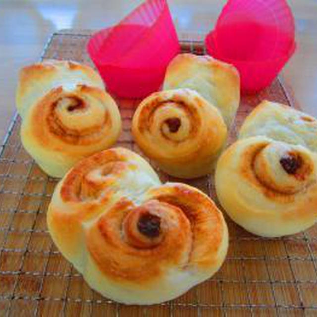 ミニ食パン♪ピザトースト♪シナモンレーズンパン♪甘納豆のﾊﾟﾝ♪