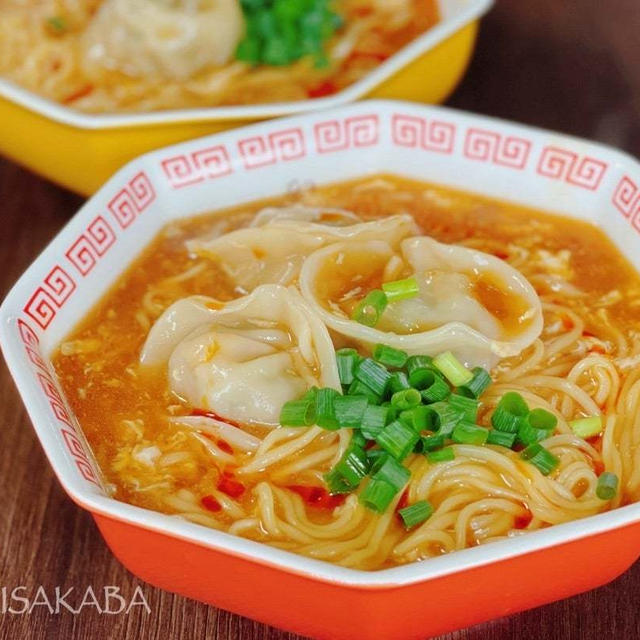 暑い日に気合いの一杯！　インスタント袋麺アレンジで、簡単餃子スーラータン麺！