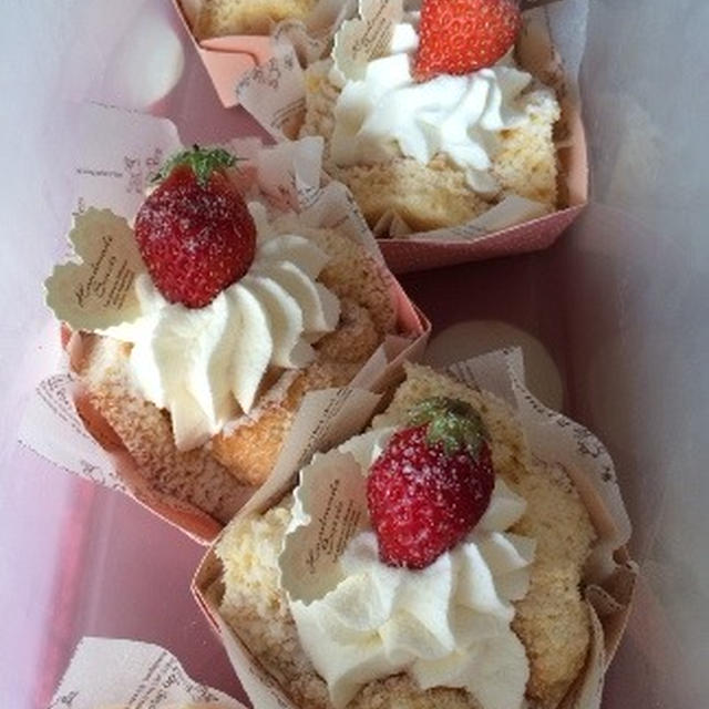 イチゴのカップケーキ＆チョコチップケーキ＆お菓子教室の様子♪