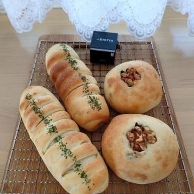 ウインナーパン♪レーズンくるみパン♪大麦フレークのたい焼き♪