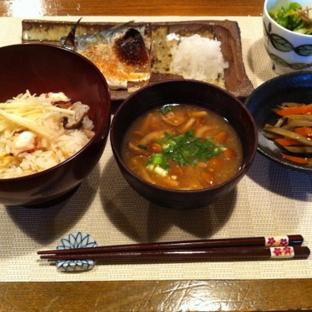 鯖の塩焼きとタコとシメジの塩麹炊き込みご飯