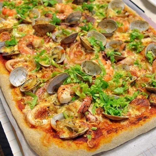 トスカーナ風シーフードピッツァと全粒粉ピザ生地の作り方＆焼き方