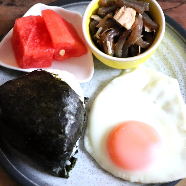 業務スーパー美味しかった♪おにぎりで朝ごはん