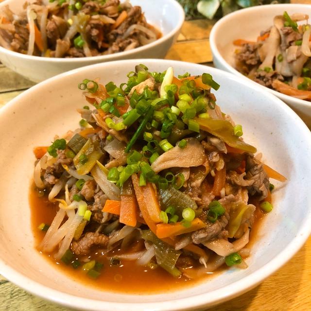 どんどん入れるだけ♪牛肉ともやしと舞茸のケチャップ炒め