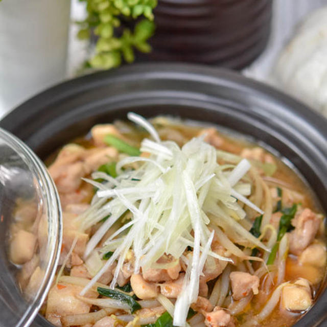 家計に優しいボリュームおかず｜レンジで簡単！鶏肉ともやしのピリ辛蒸し