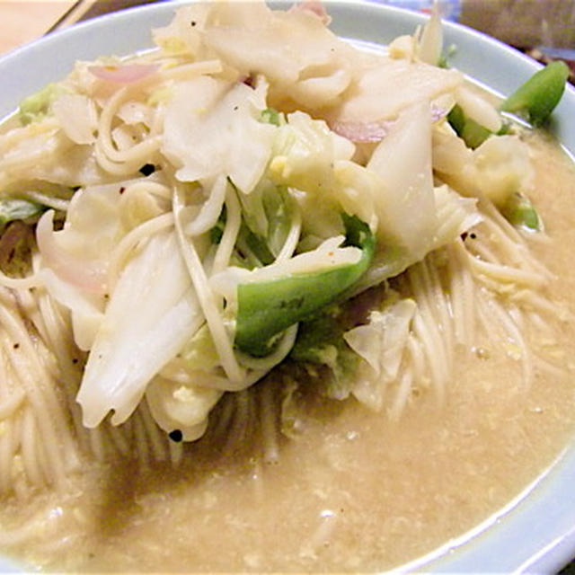 インスタント醤油ラーメンをすっぱ辛く、酸辣湯麺的に喰う