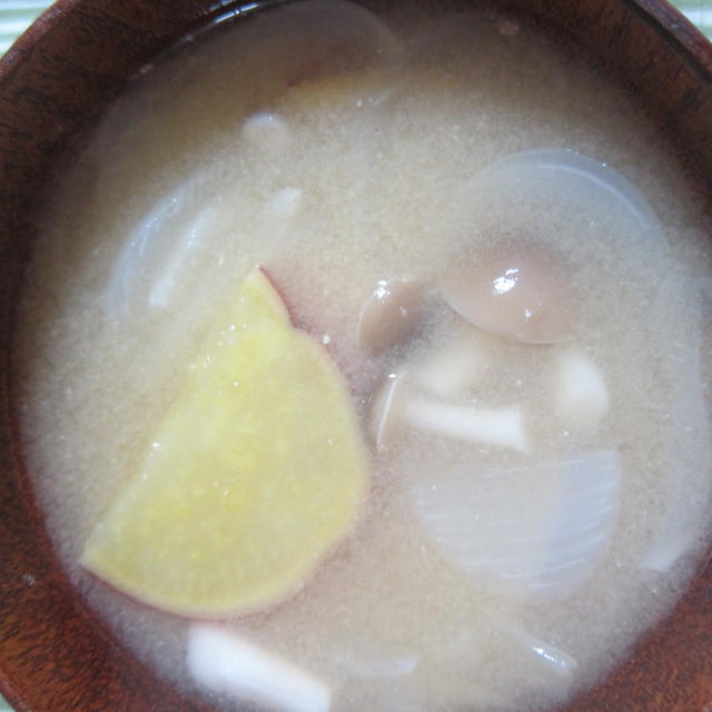 「新玉葱とさつま芋の味噌汁」
