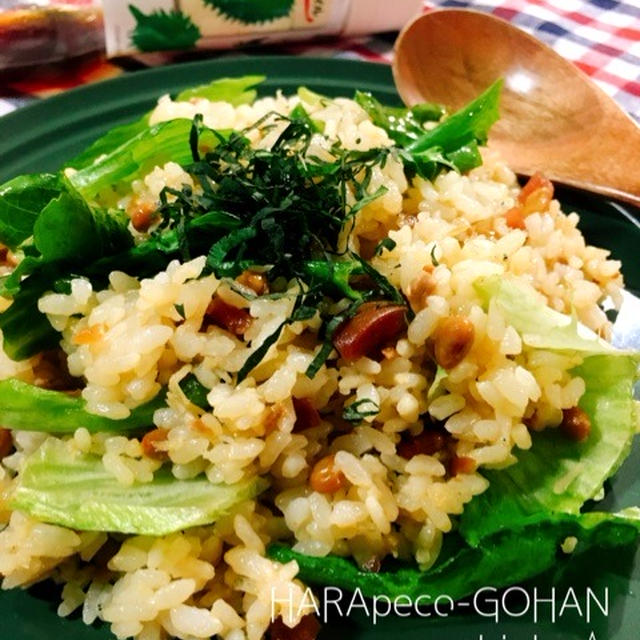 ドレッシングだけで味付け完結！青じそが薫る♡カリカリ梅と納豆レタスの炒飯。