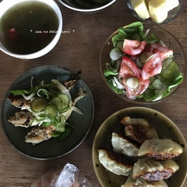 餃子と小鯵南蛮漬けの朝ごはん