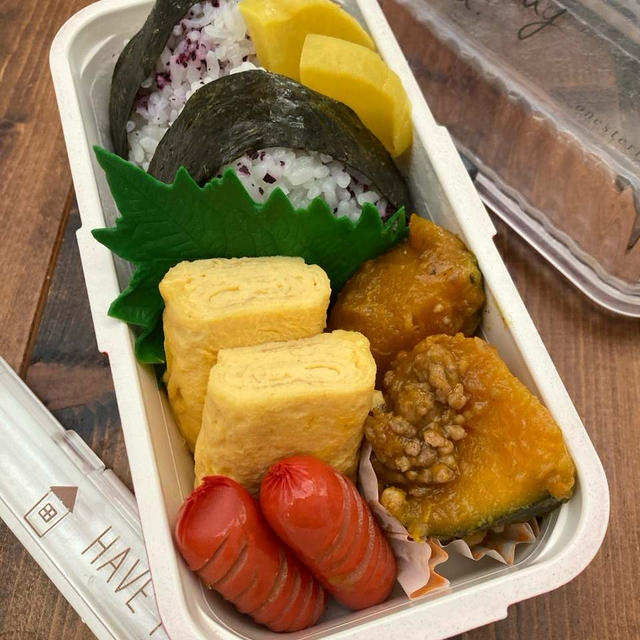 おにぎり弁当と　喫茶店のカレー