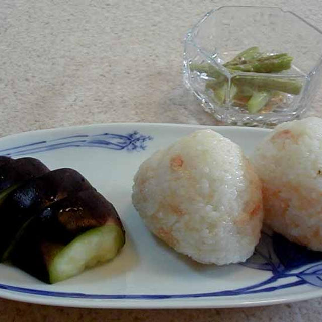 たらこほぐし身お握り＆アスパラ胡麻和え