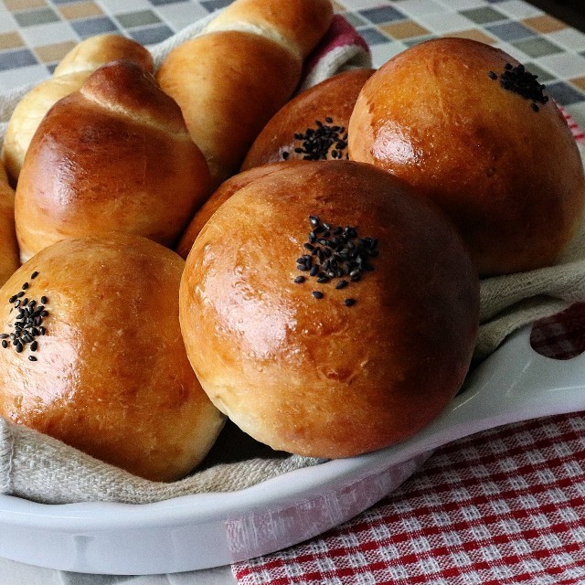 牛乳で仕込む、次の日もフワフワあんパン 