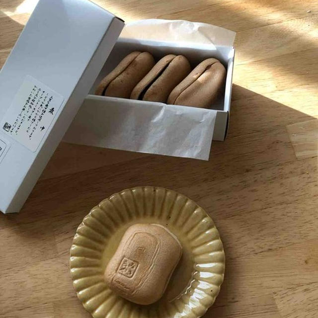 【 岬屋の最中 】