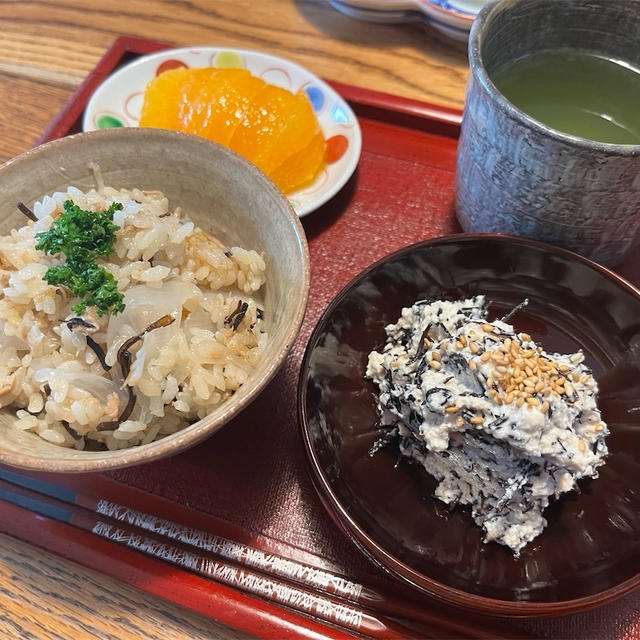 【新玉ねぎとツナの炊き込みご飯】