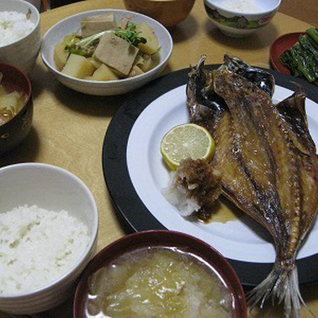 特大アジの干物で和定食朝ごはんとゴマタン、女の子なのにね…