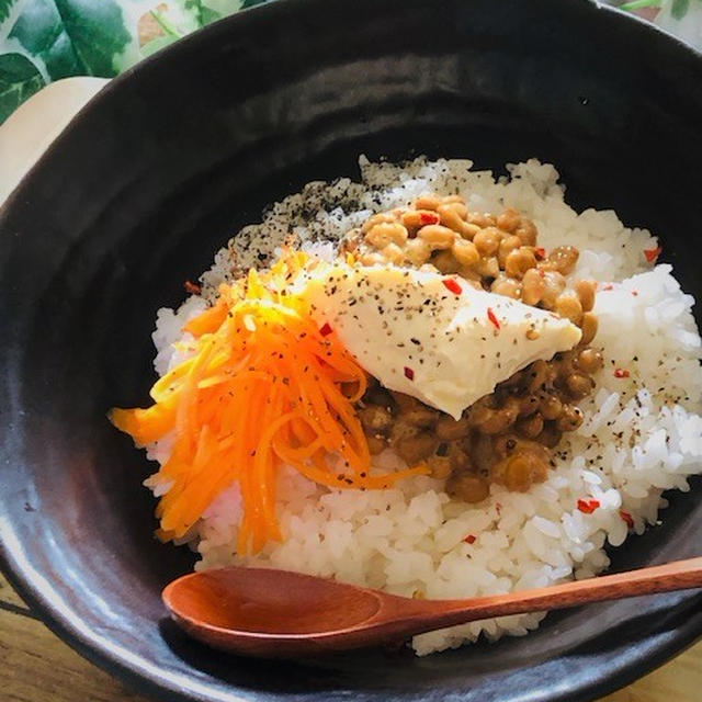 お手軽ランチにも☆納豆クリチ丼