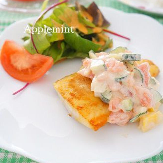 鯖のカレー風味竜田揚げ彩り野菜ソース添え