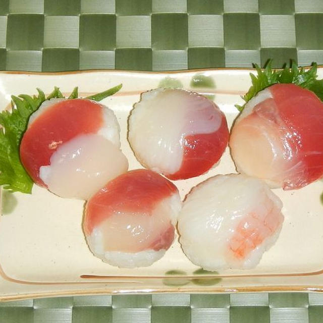 手毬寿司（色の変わらないヅケ）