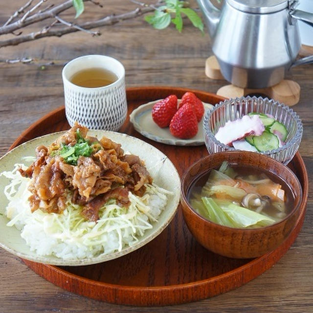 キャベツがモリモリ食べられる豚丼