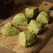 人気の抹茶スコーンのトースターで簡単レシピ。バターなし！薄力粉でシンプルな作り方。