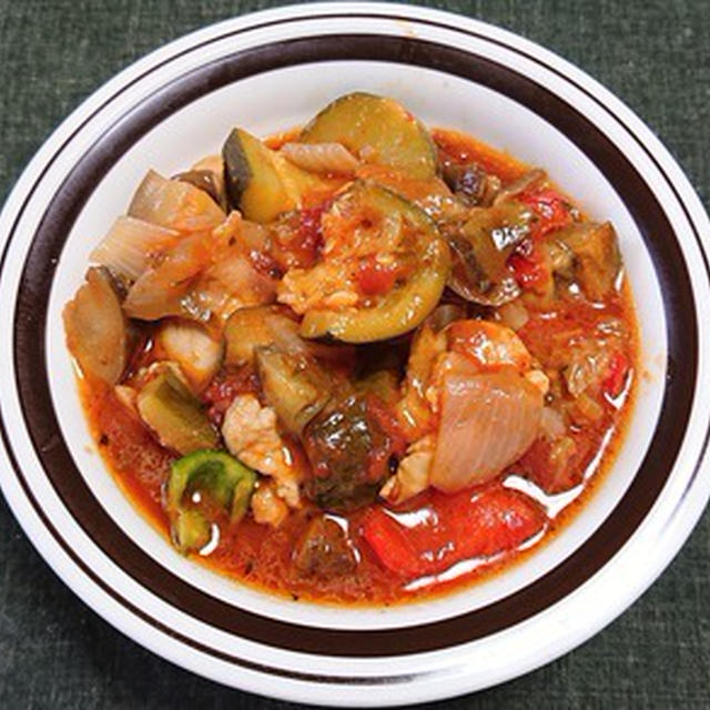 鶏肉と野菜のトマト煮込み