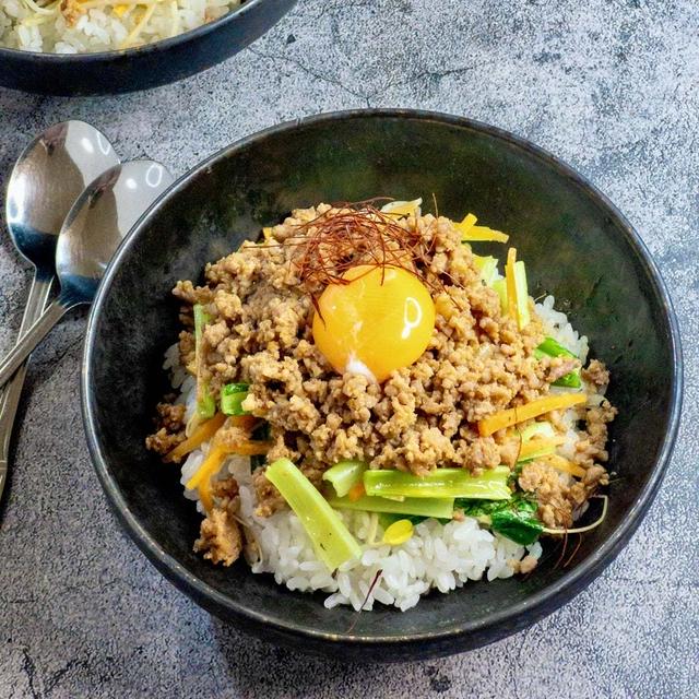 暑い日は火を使わずレンジで簡単！野菜たっぷりビビンバ丼のレシピ