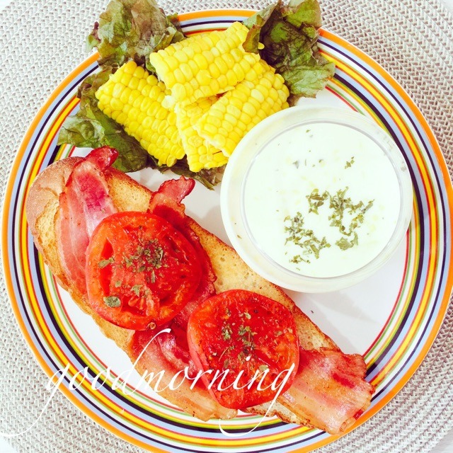 バケット朝ごはん　と　コーンスープ