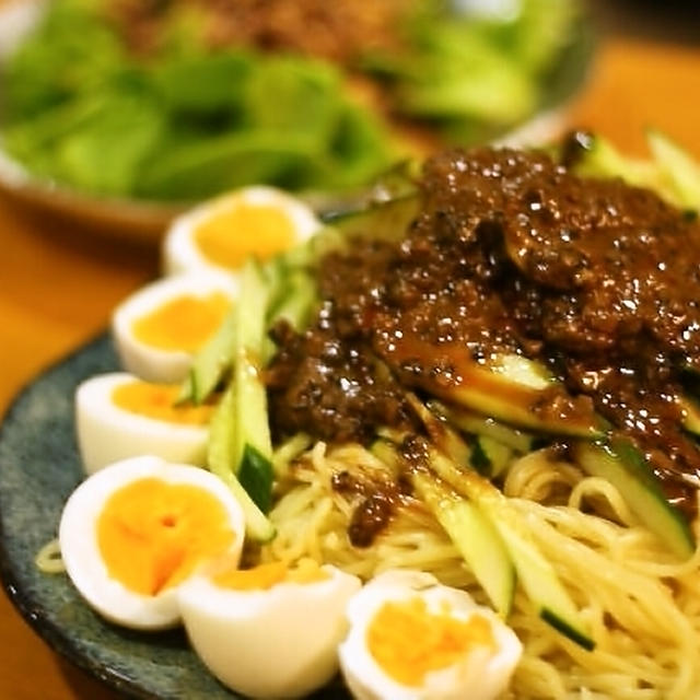 黒ごま坦々麺