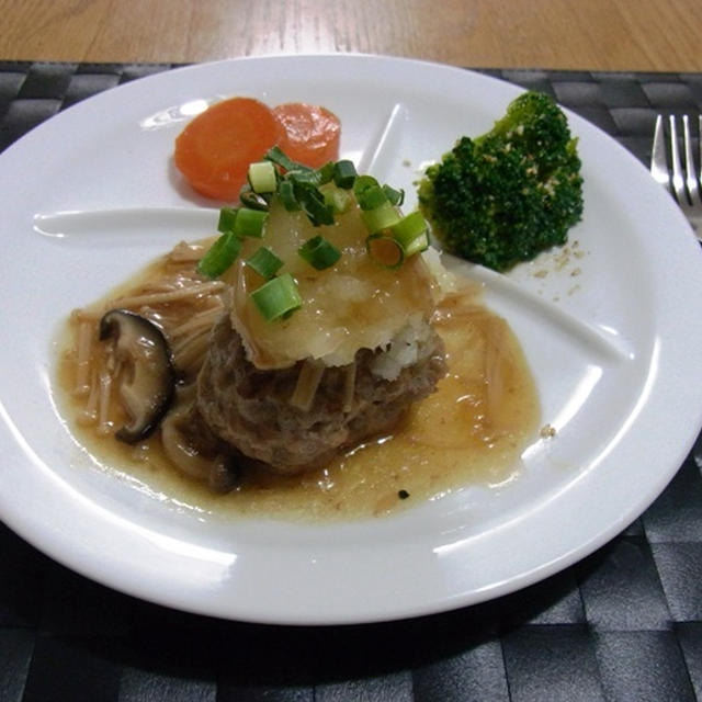 煮込みハンバーグ