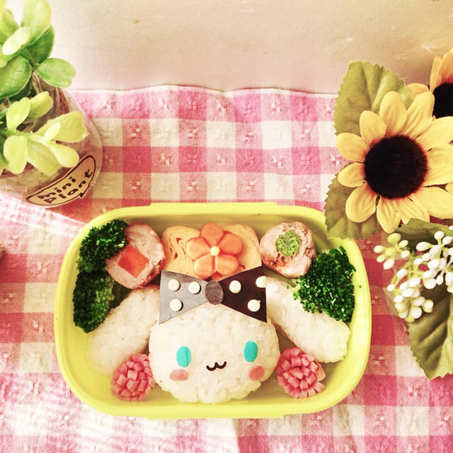 シナモンロールおにぎり弁当〖キャラ弁〗