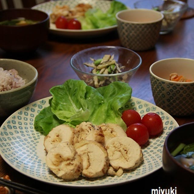 鶏むね肉で味噌ロールチキン。