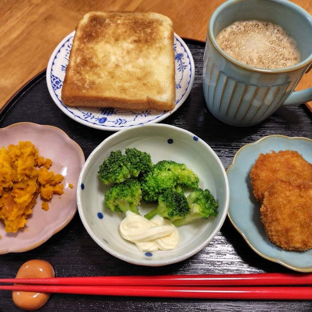 トーストとかぼちゃサラダとブロッコリー