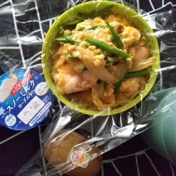 親子丼弁当
