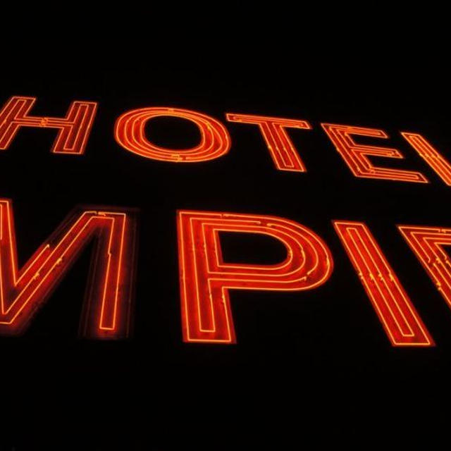 ゴシップガールのロケ地エンパイアホテルのルーフトップバーからNYの夜景を